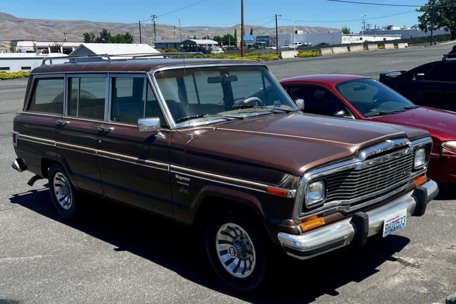 1983 Jeep SJ Wagoneer sold for $4,100