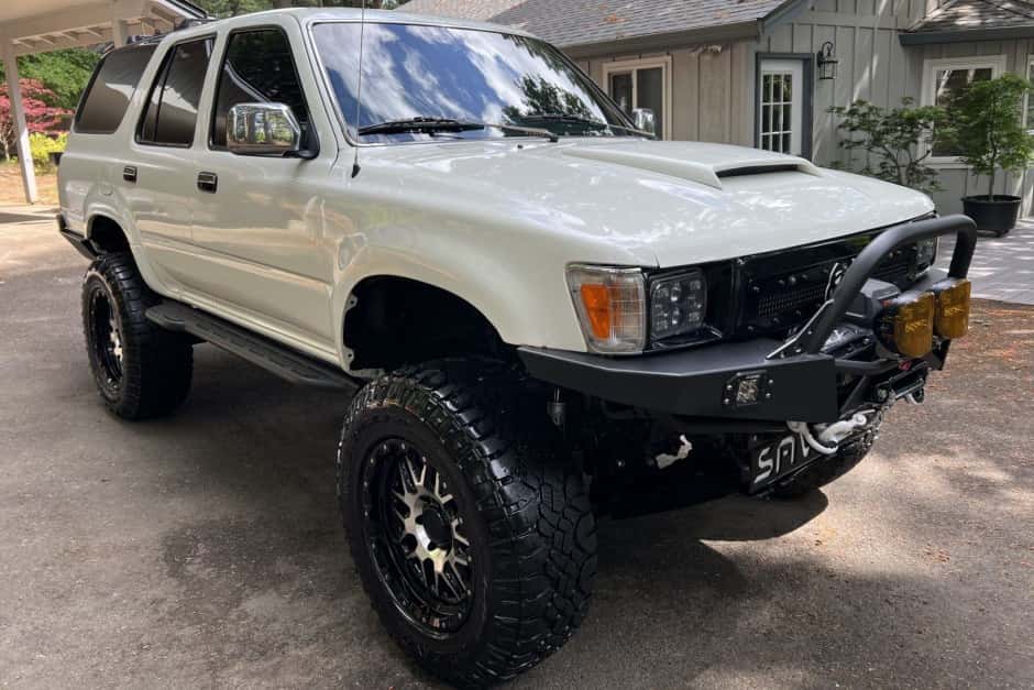 1990 Toyota 4Runner (N120) sold for $9,000