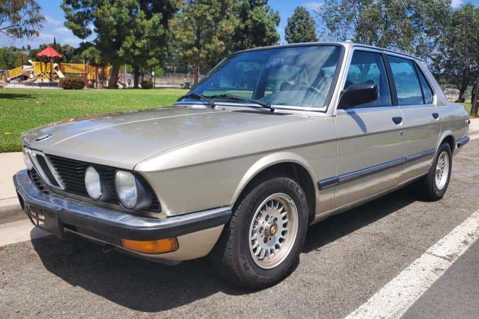 1984 BMW E28 5-Series sold for $3,200