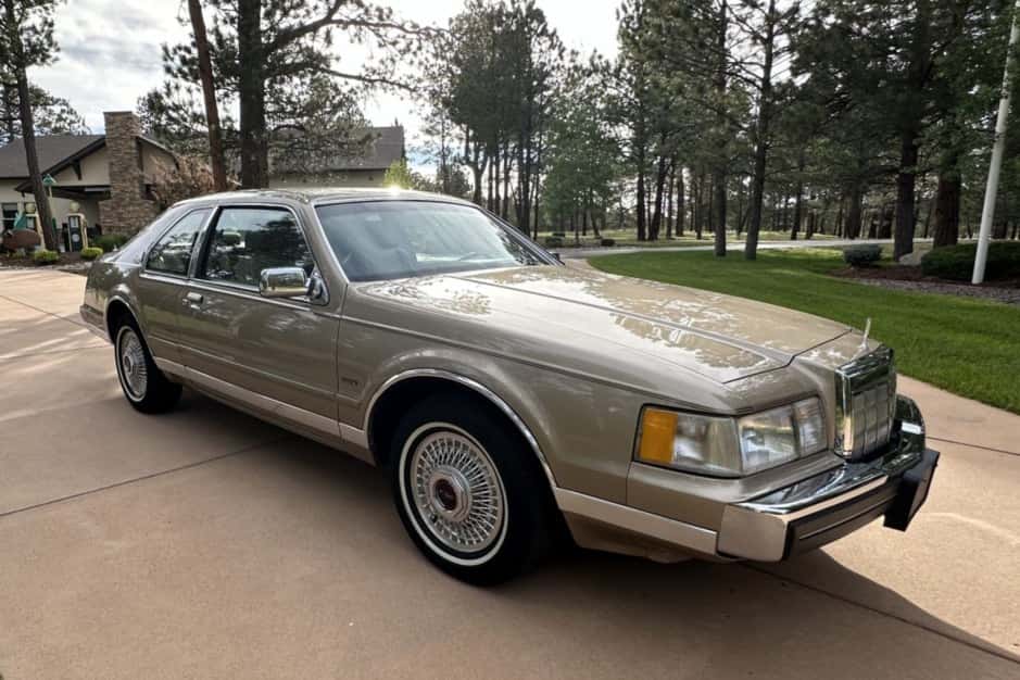 1988 Lincoln Continental Mark VII & Mark VII sold for $10,000