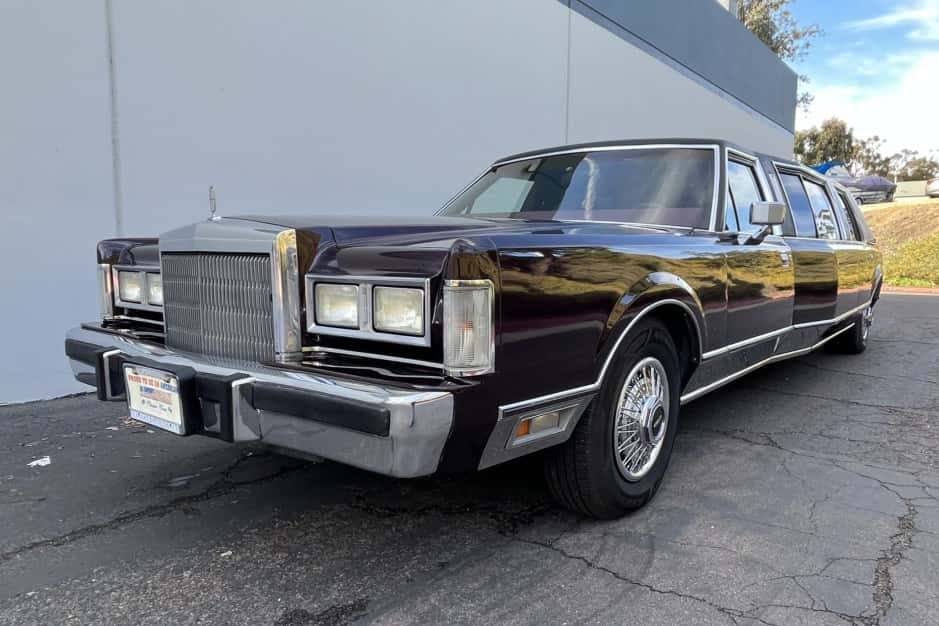 1988 Lincoln Town Car sold for $14,250