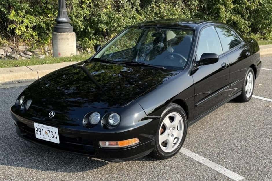 1995 Acura Integra sold for $7,100