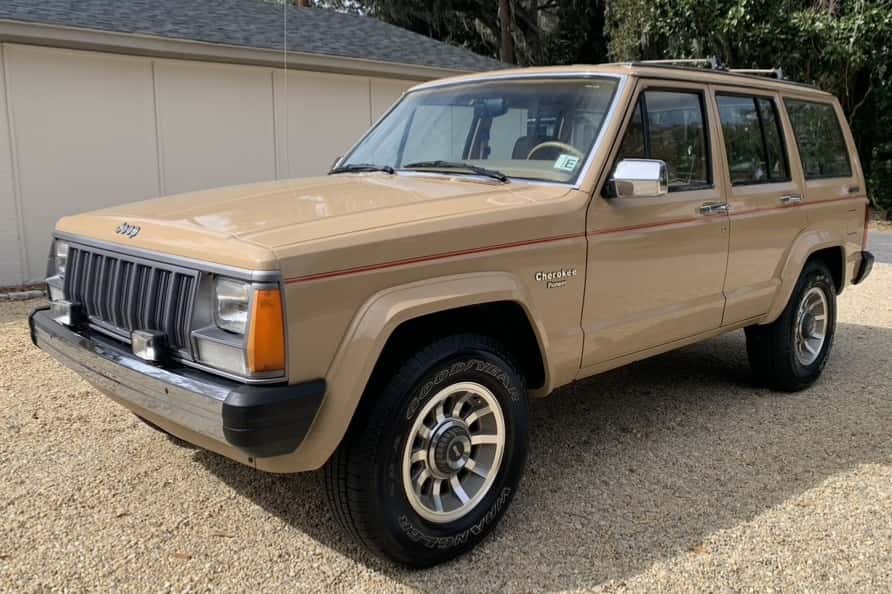 1988 Jeep XJ Cherokee sold for $8,100