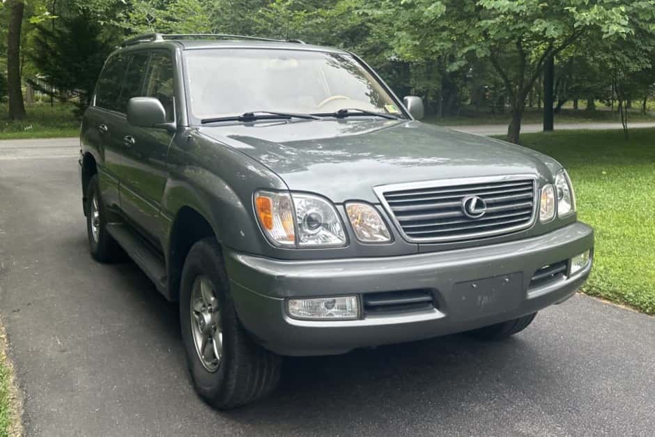 2001 Lexus LX470 sold for $10,700