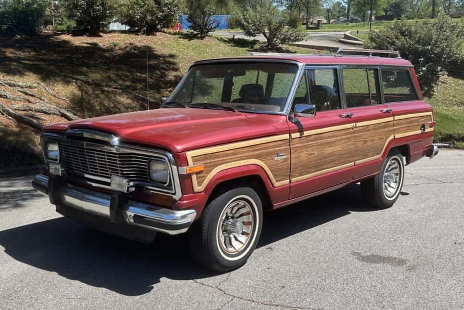 1985 Jeep SJ Grand Wagoneer sold for $16,500