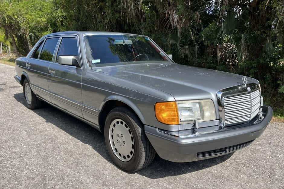 1989 Mercedes-Benz W126 S-Class sold for $13,500