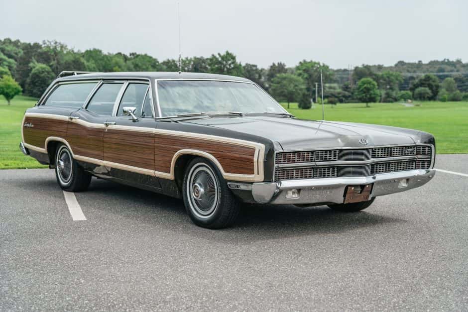1969 Ford Country Squire sold for $25,250