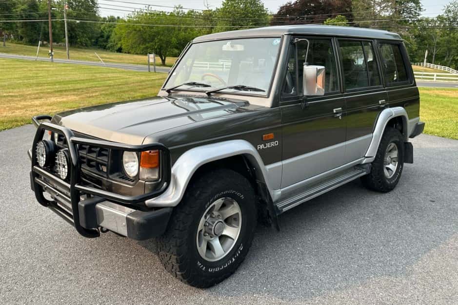 1990 Mitsubishi Pajero & Montero sold for $9,900