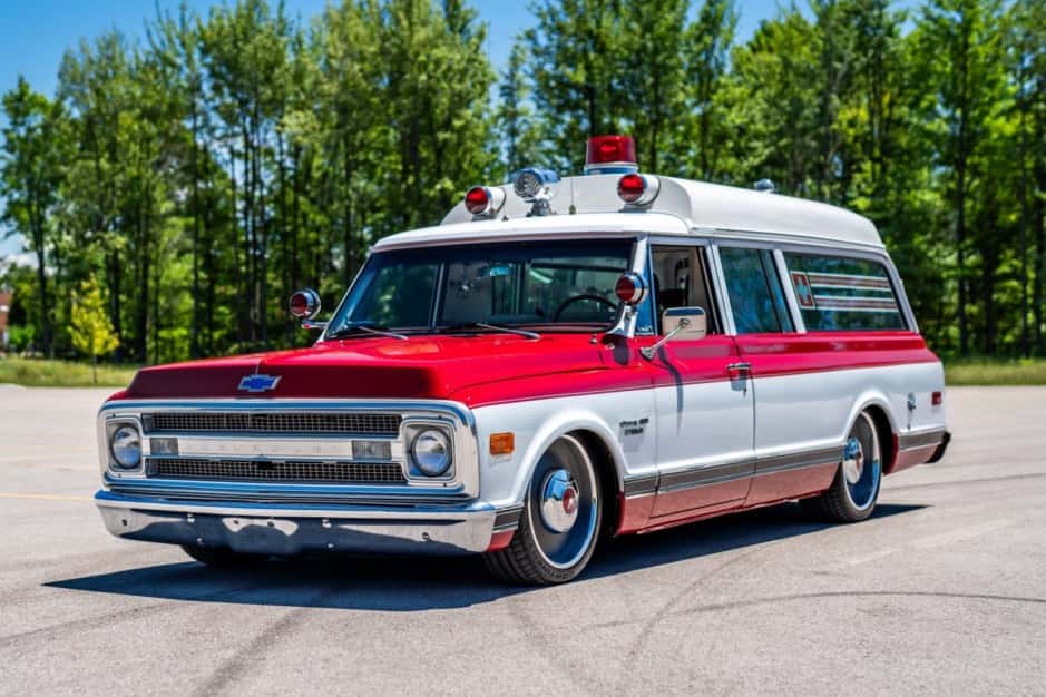 1969 Chevrolet Suburban (1967-1972) sold for $30,000
