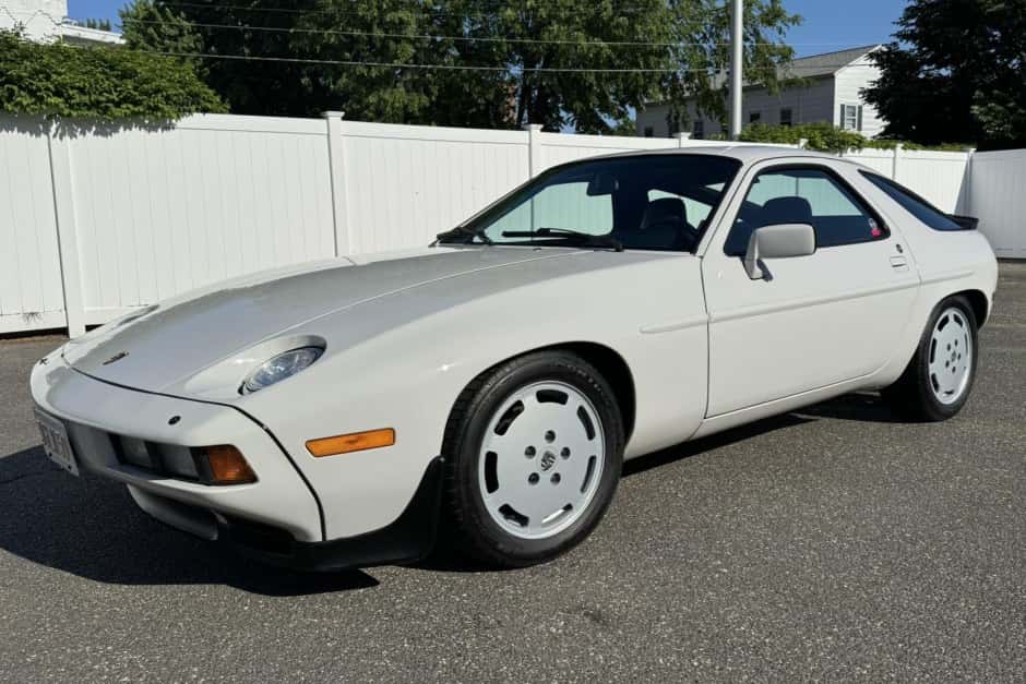 1985 Porsche 928 sold for $18,000