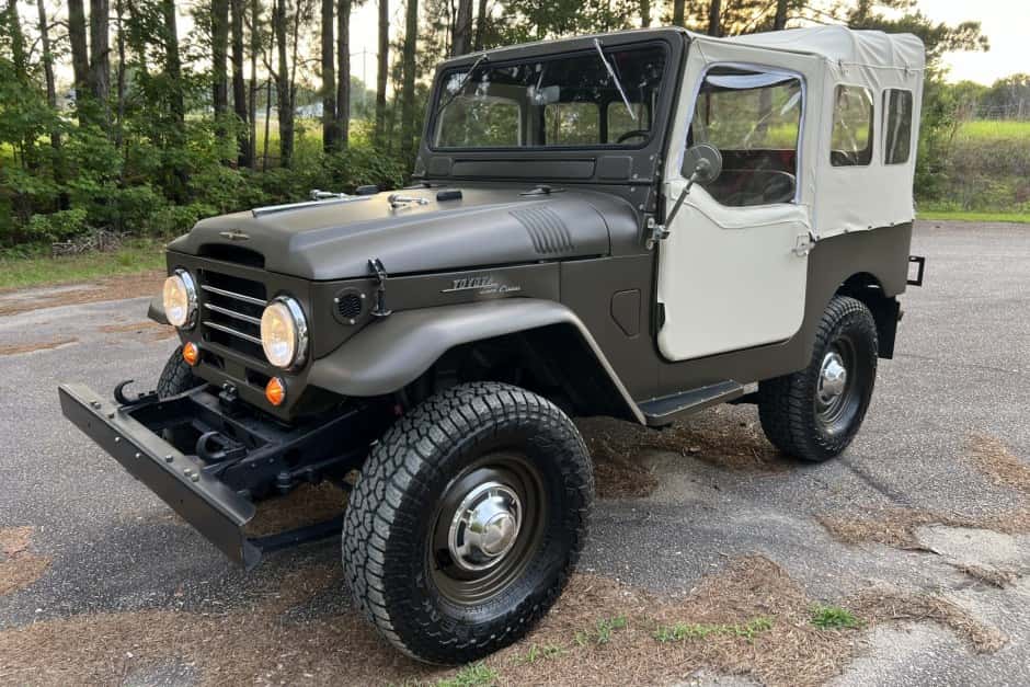 1959 Toyota Land Cruiser FJ25 sold for $14,001