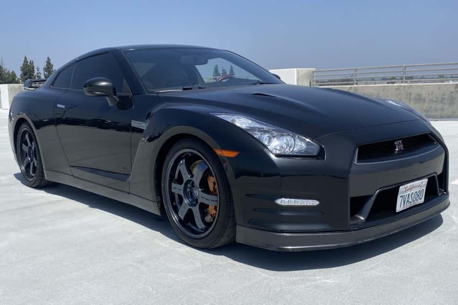 2014 Nissan GT-R R35 sold for $68,750
