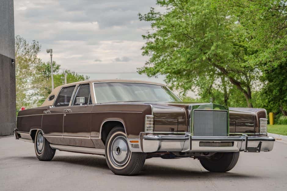 1978 Lincoln Continental (1970-1979) sold for $27,000