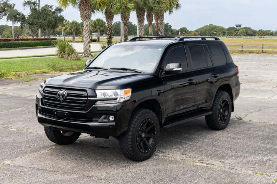2021 Toyota Land Cruiser 200-Series sold for $73,100