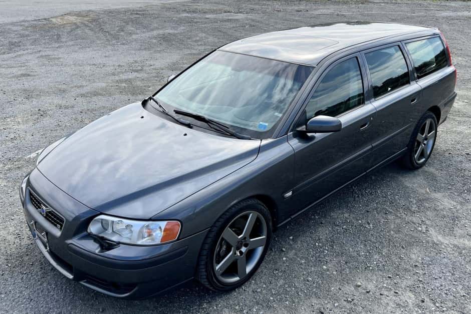 2004 Volvo V70R sold for $35,500