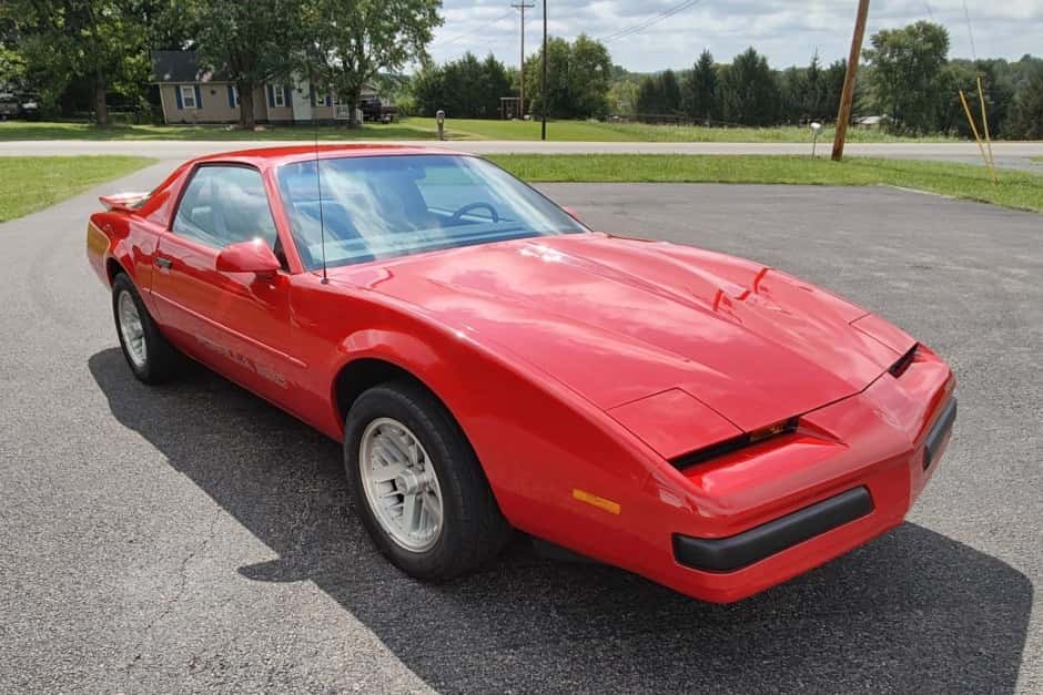 1990 Pontiac Firebird (1982-1992) sold for $21,000