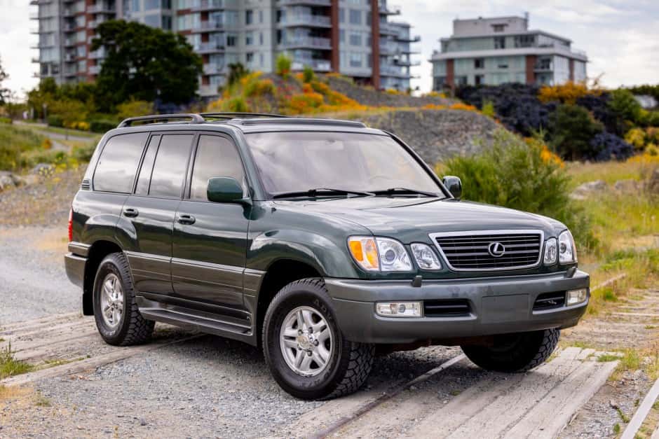 2000 Lexus LX470 sold for $28,000