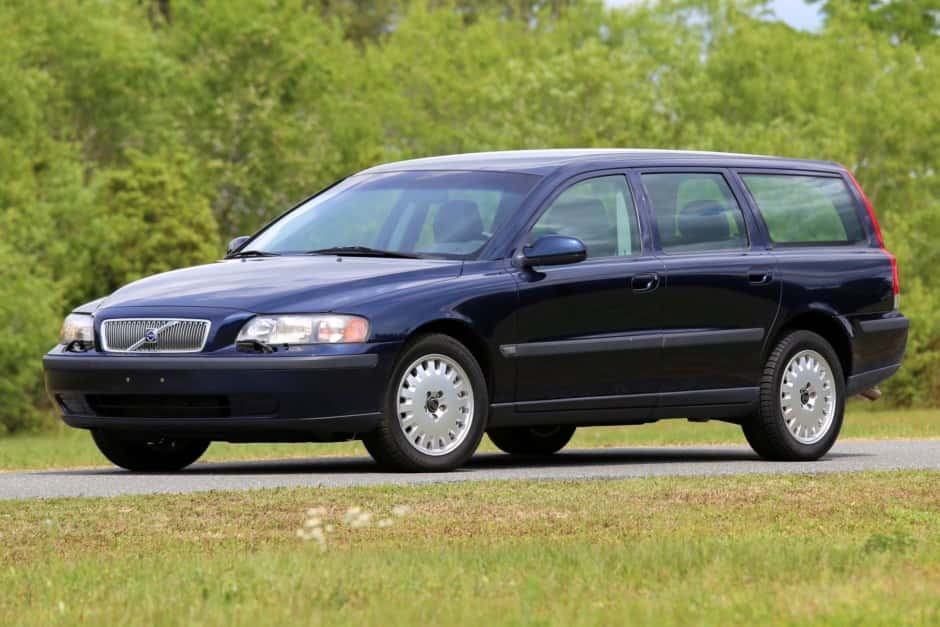 2001 Volvo V70 sold for $6,670