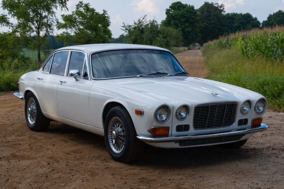 1972 Jaguar XJ Series 1 (1968-1973) sold for $10,500