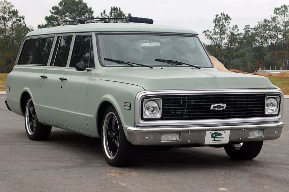 1971 Chevrolet Suburban (1967-1972) sold for $25,000