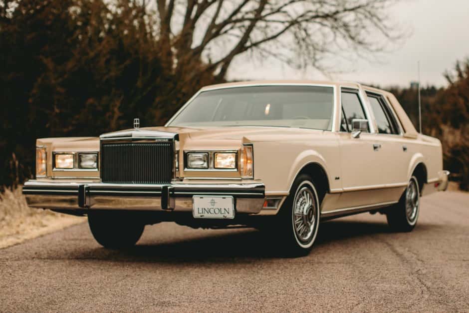 1984 Lincoln Town Car sold for $18,750