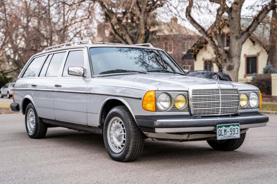 1985 Mercedes-Benz W123 sold for $11,000