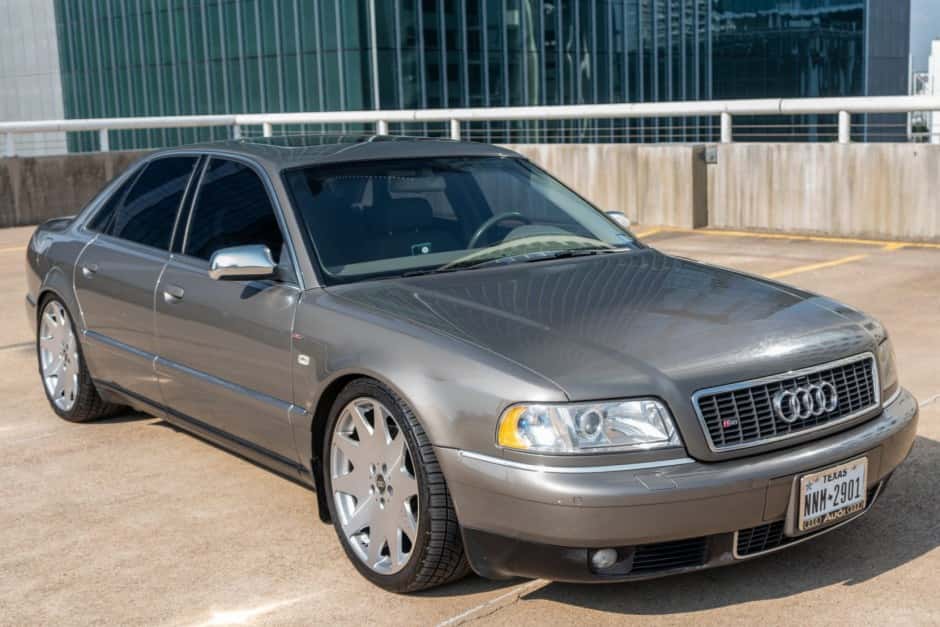 2002 Audi S8 sold for $13,569