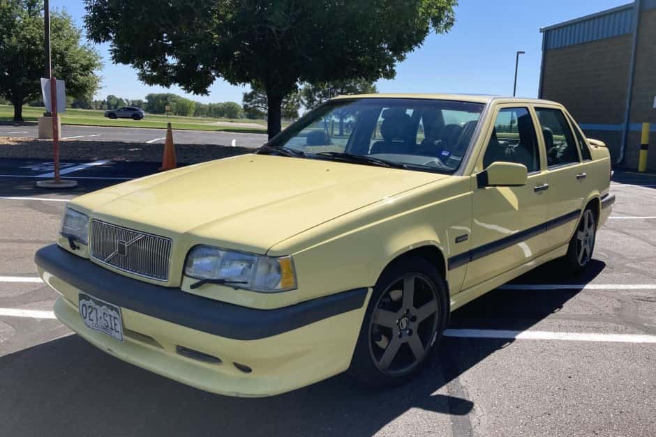 1995 Volvo 850 sold for $11,100