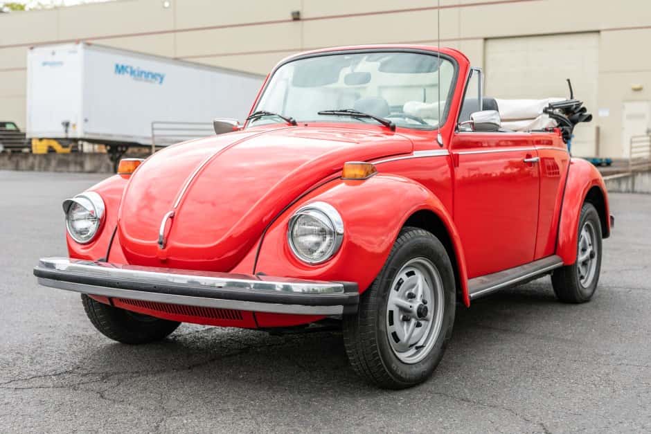 1975 Volkswagen Super Beetle sold for $9,100