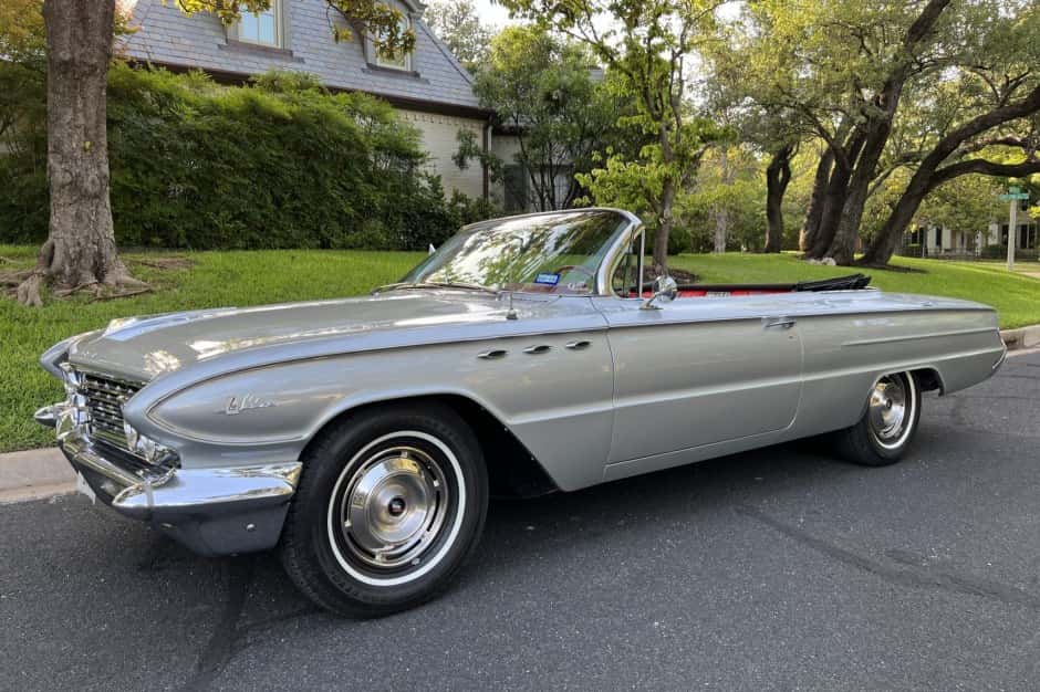 1961 Buick LeSabre sold for $27,500