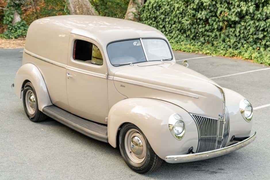 1940 Ford Standard, Deluxe, & Super Deluxe sold for $38,500