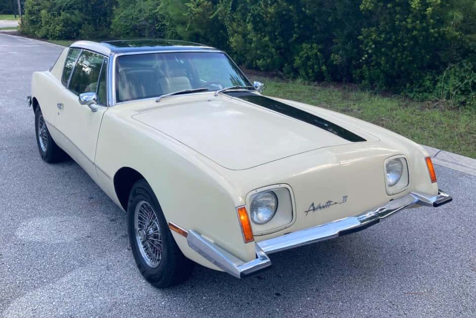 1982 Studebaker Avanti sold for $15,100