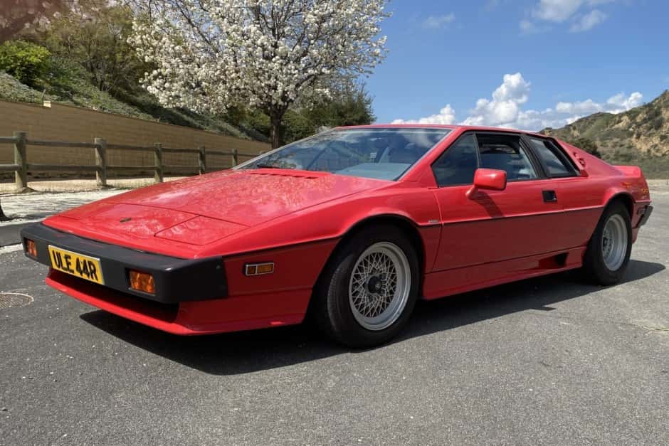 1986 Lotus Esprit sold for $27,500