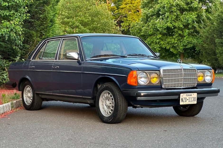 1983 Mercedes-Benz W123 sold for $28,000