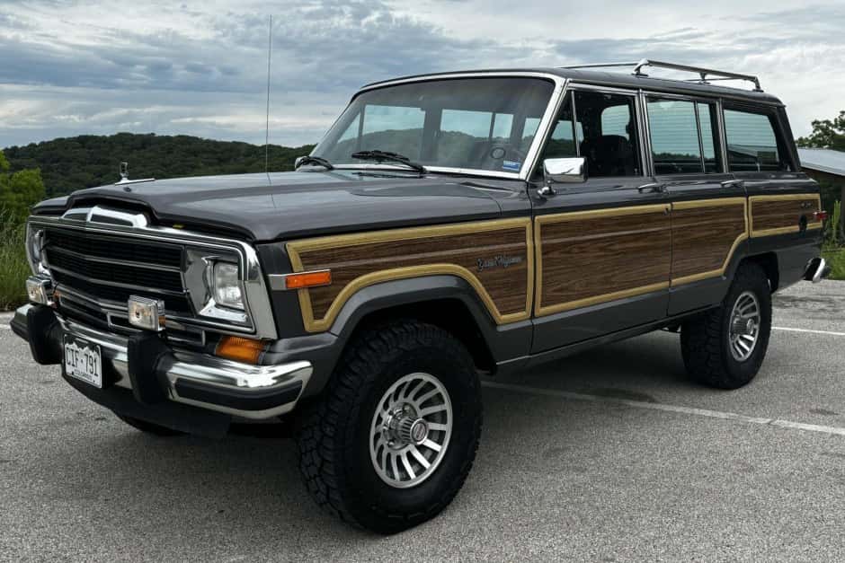 1988 Jeep SJ Grand Wagoneer sold for $30,500
