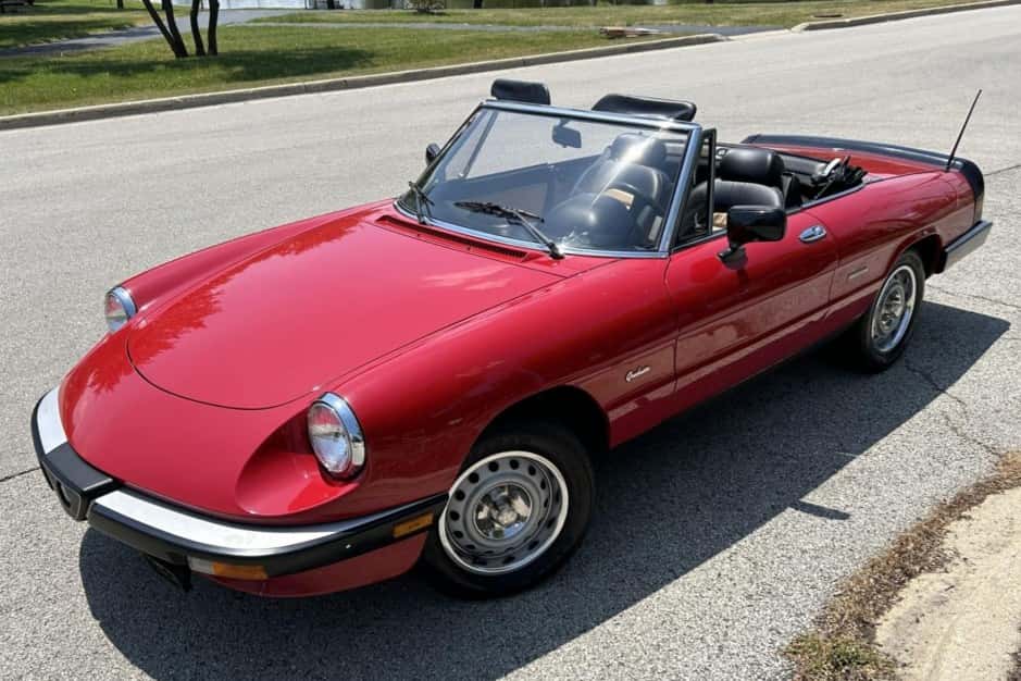 1987 Alfa Romeo 105/115 Spider Series 3 sold for $18,500