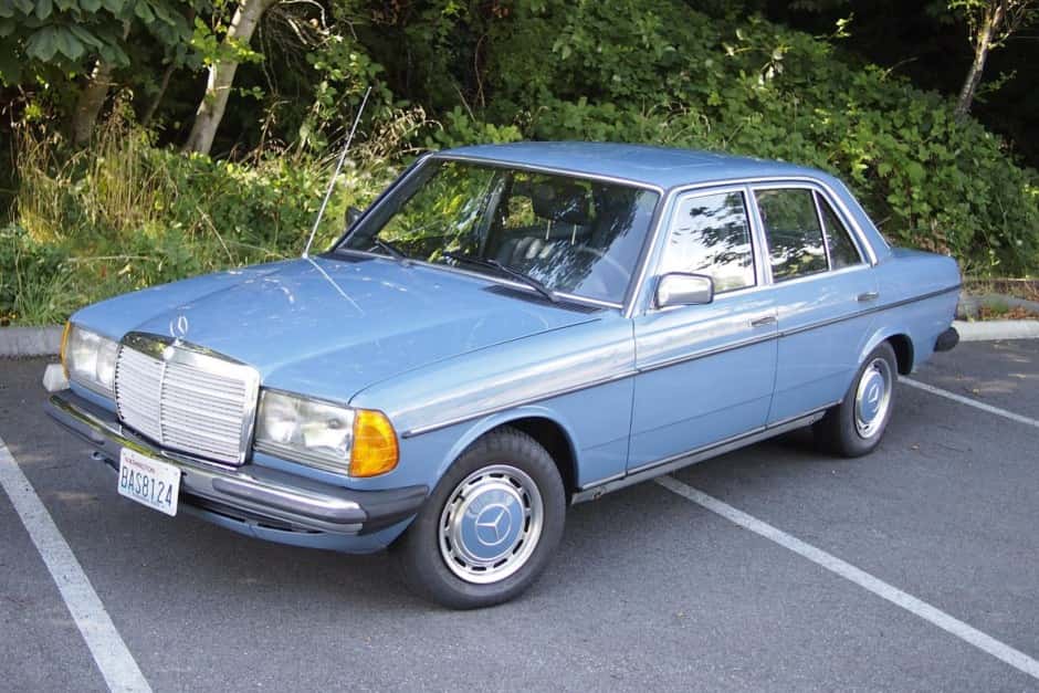 1983 Mercedes-Benz W123 sold for $3,801