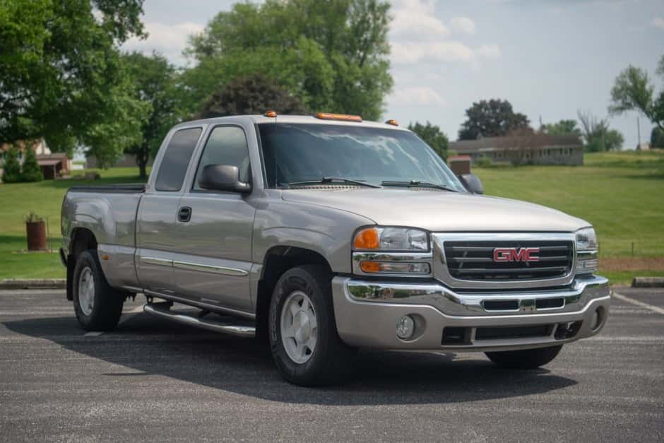 2004 GMC Sierra (GMT800 1999-2007) sold for $10,750