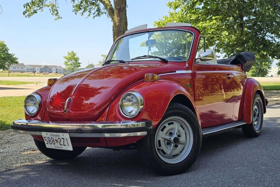 1975 Volkswagen Super Beetle sold for $10,350