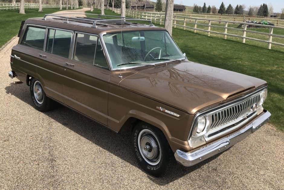 1967 Jeep SJ Wagoneer sold for $22,250