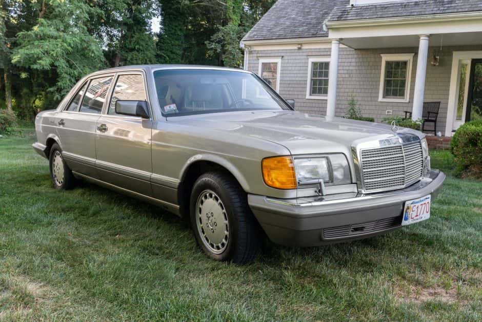 1991 Mercedes-Benz W126 S-Class sold for $9,999