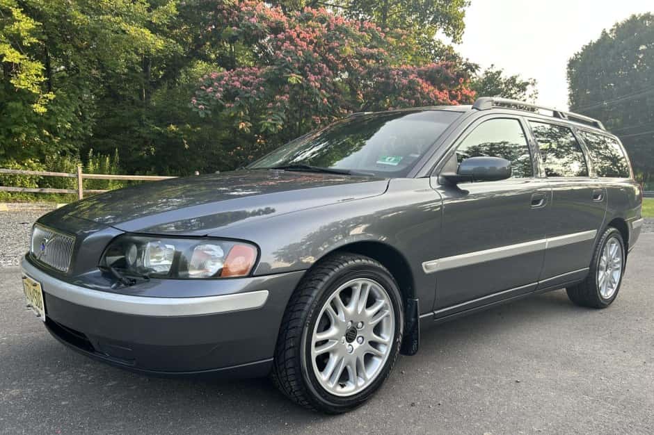 2004 Volvo V70 sold for $14,070