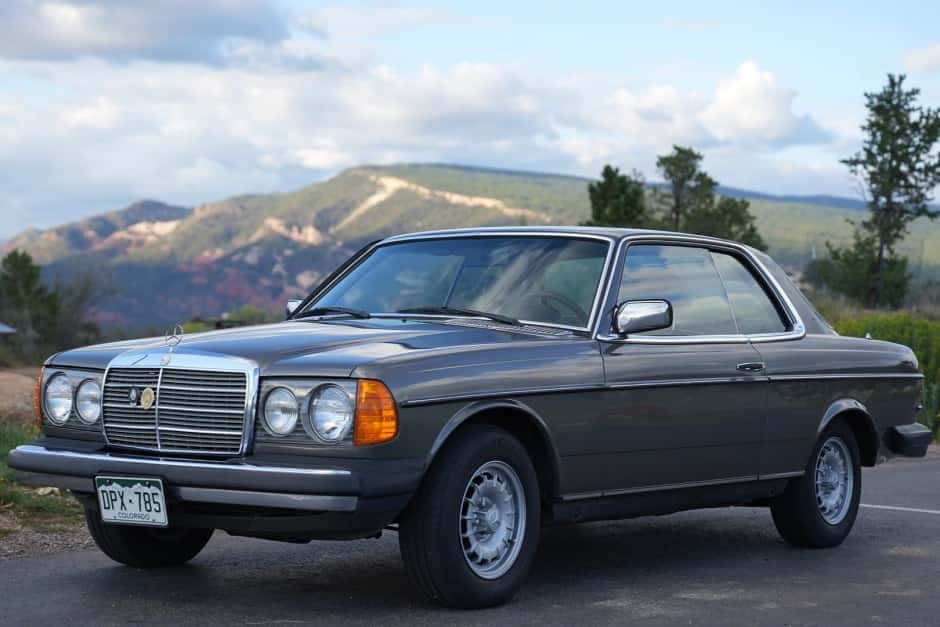 1978 Mercedes-Benz W123 sold for $6,700