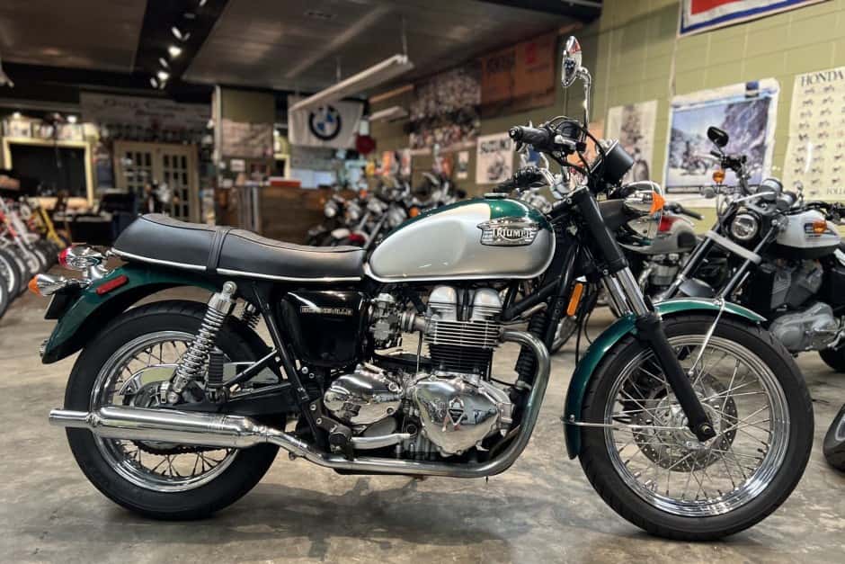 2001 Triumph New Bonneville (2000+) sold for $5,000
