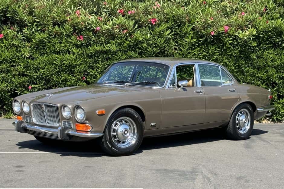 1973 Jaguar XJ Series 1 (1968-1973) sold for $12,500
