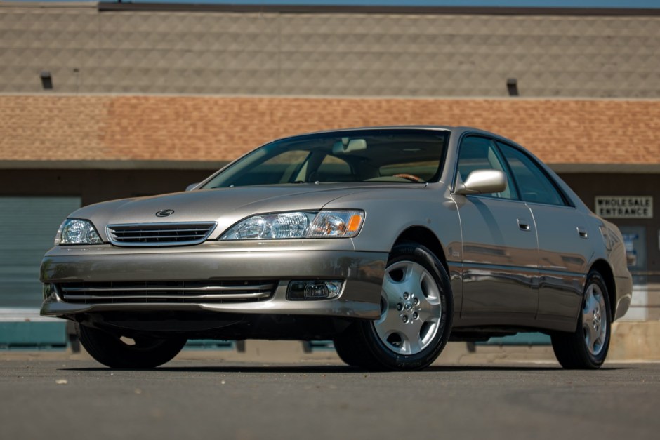 2000 Lexus ES sold for $17,250