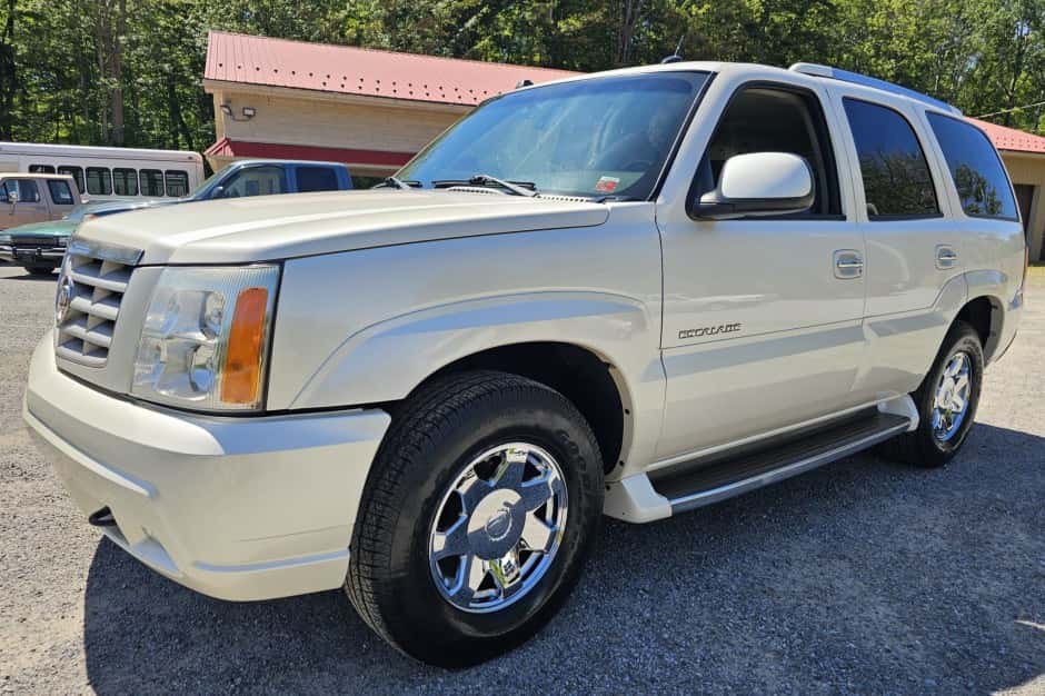 2004 Cadillac Escalade & EXT GMT800 (2002-2006) sold for $16,000