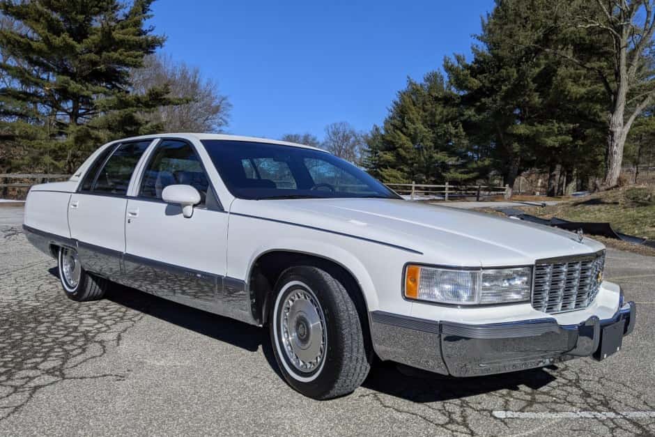 1994 Cadillac Fleetwood 1985-1996 sold for $18,750