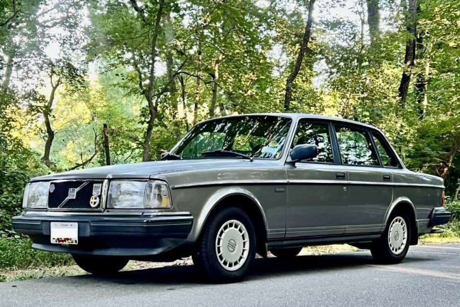 1991 Volvo 240 sold for $6,750