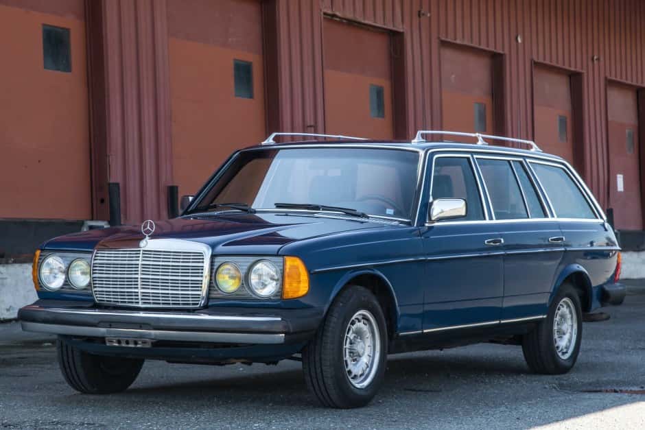 1985 Mercedes-Benz W123 sold for $15,750